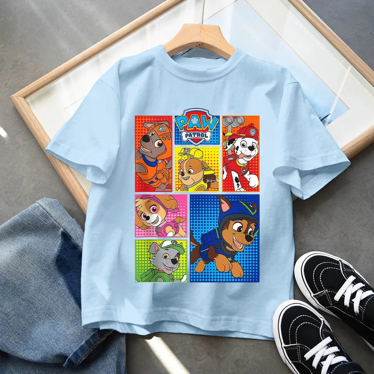 Camiseta Infantil Estampada de Perritos Aventureros