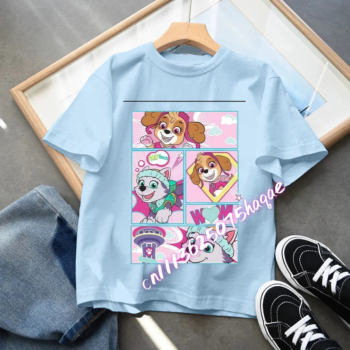 Camiseta Infantil Estampada de Perritos Aventureros