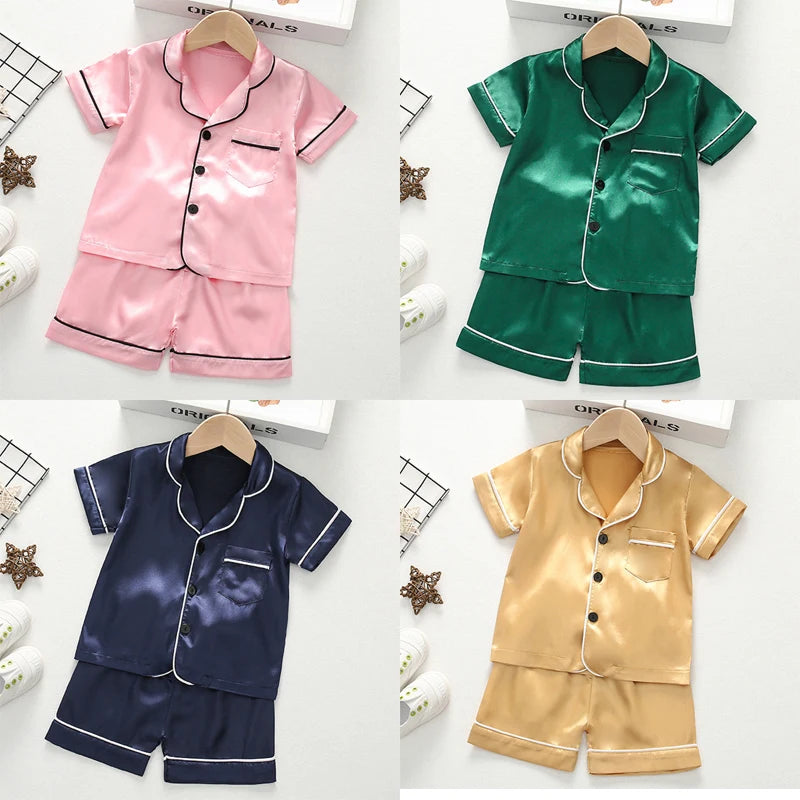 Pijama infantil de verano con acabado satinado