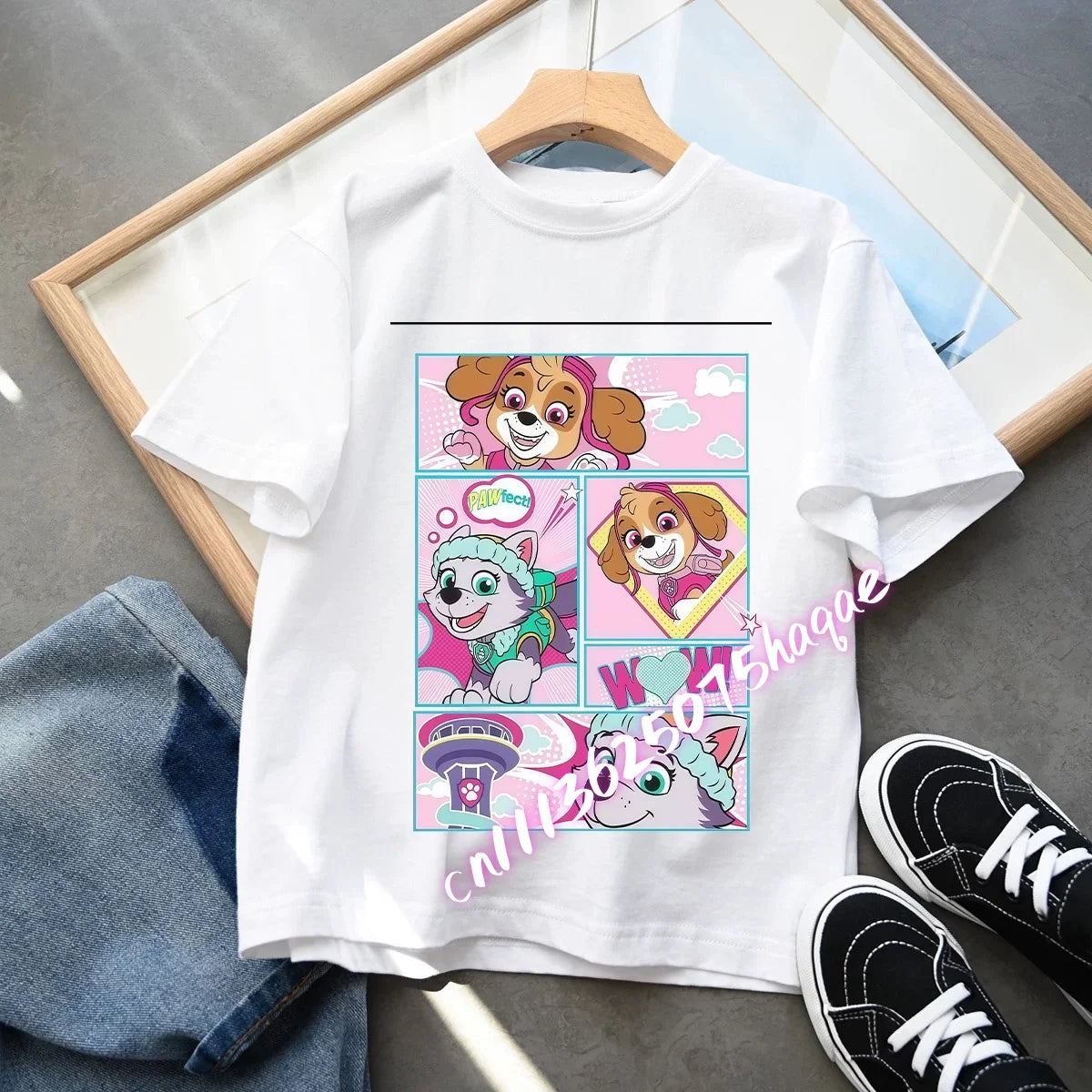 Camiseta Infantil Estampada de Perritos Aventureros