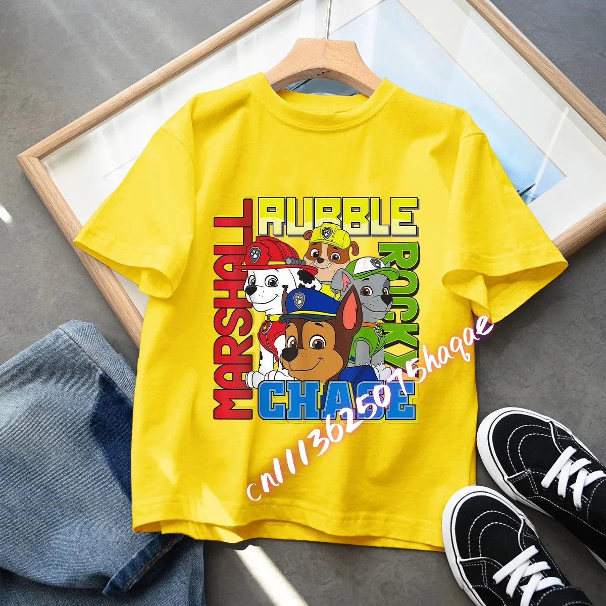 Camiseta Infantil Estampada de Perritos Aventureros