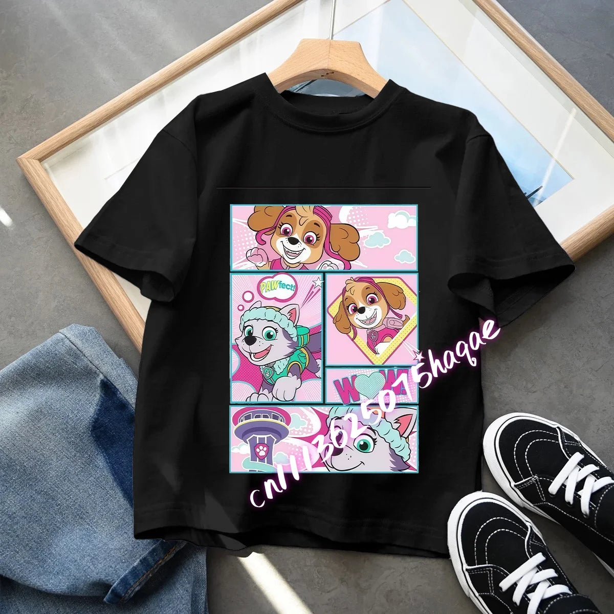 Camiseta Infantil Estampada de Perritos Aventureros
