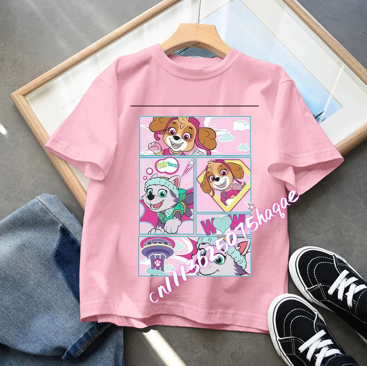 Camiseta Infantil Estampada de Perritos Aventureros