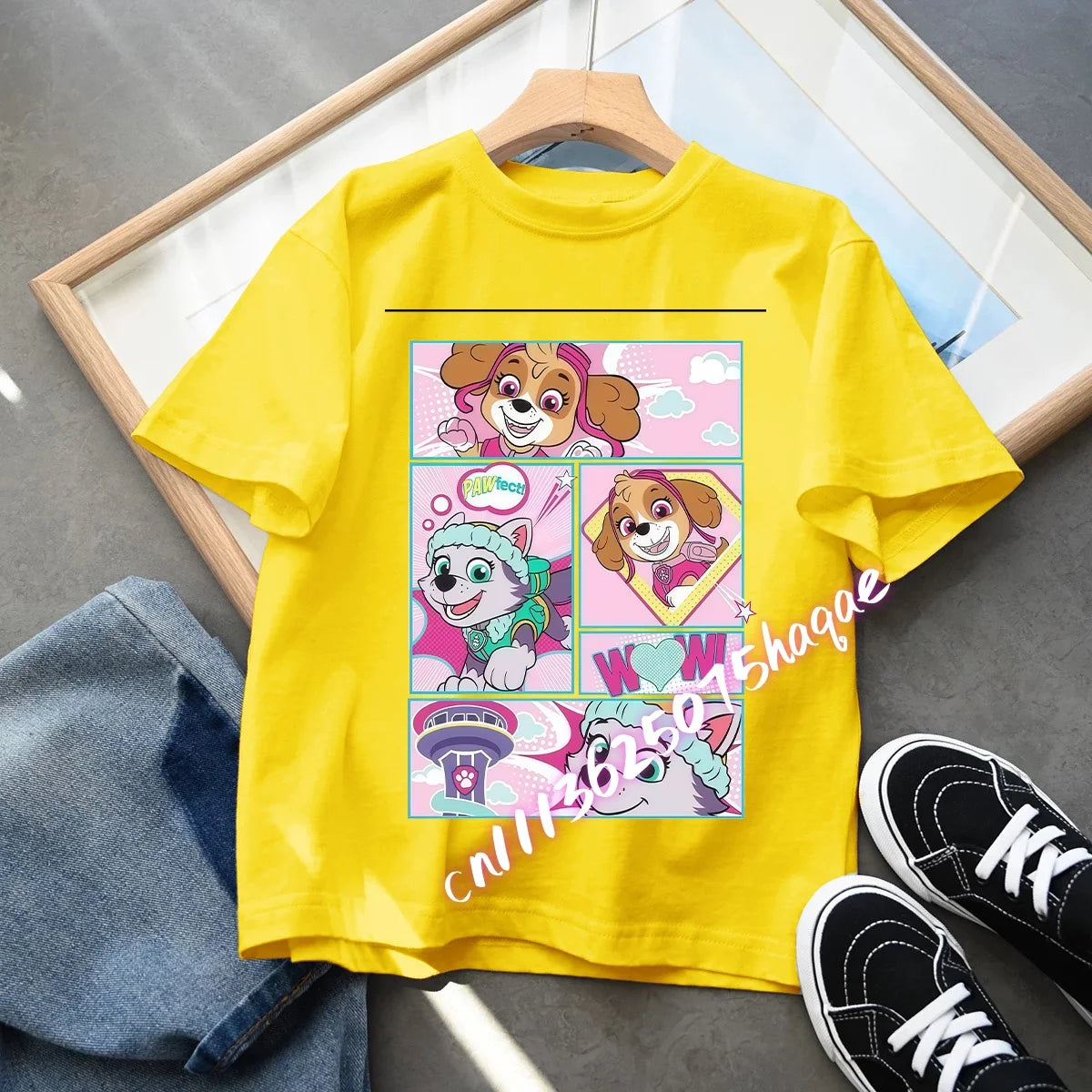 Camiseta Infantil Estampada de Perritos Aventureros