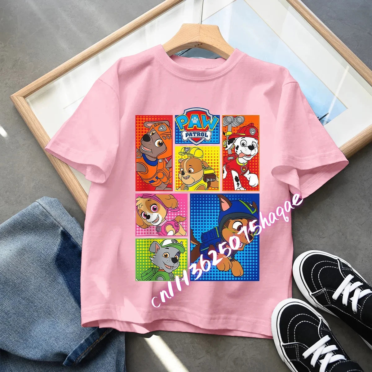 Camiseta Infantil Estampada de Perritos Aventureros