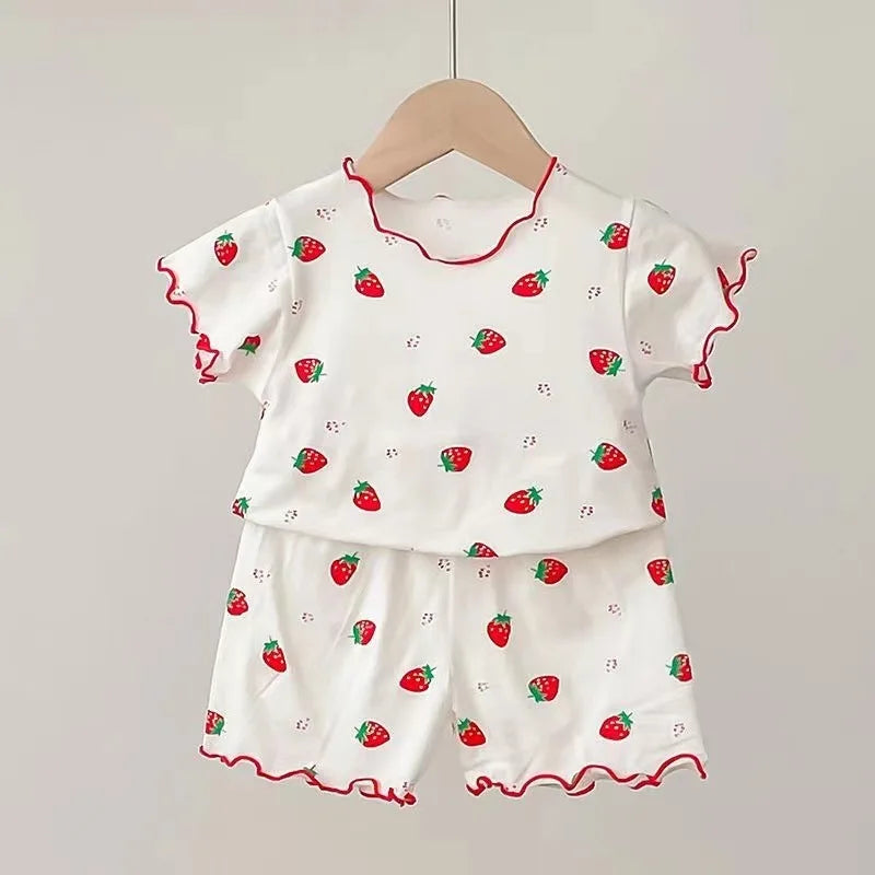 Pijama de verano de fresa para niña