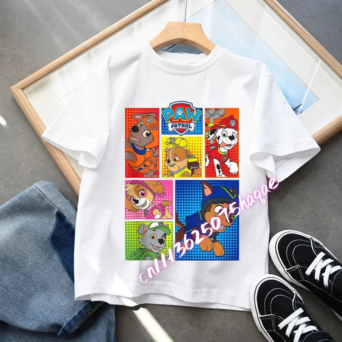 Camiseta Infantil Estampada de Perritos Aventureros