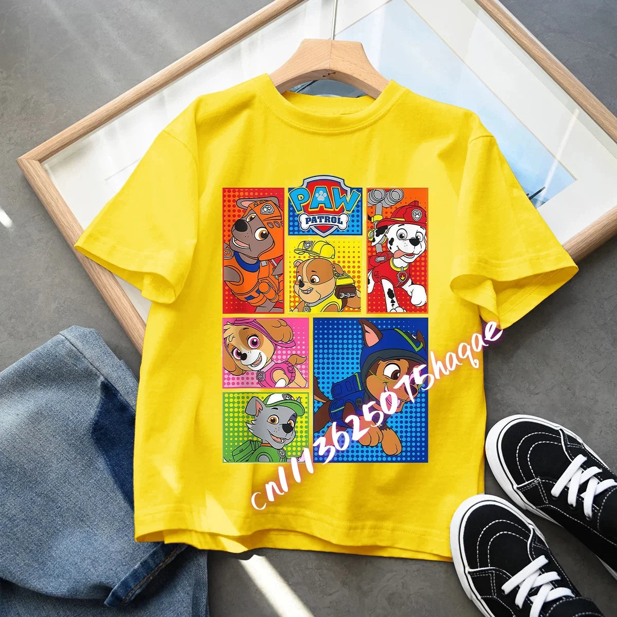 Camiseta Infantil Estampada de Perritos Aventureros